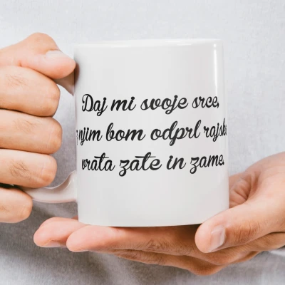 Skodelica s sliko in besedilom