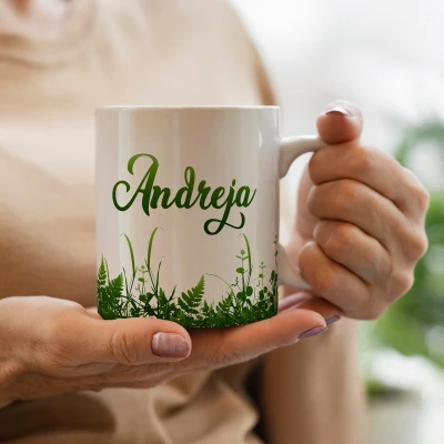 Skodelica z rastlinskim vzorcem