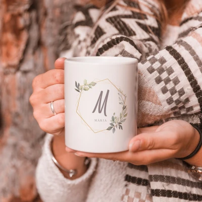 Skodelica z inicialko tvojega imena