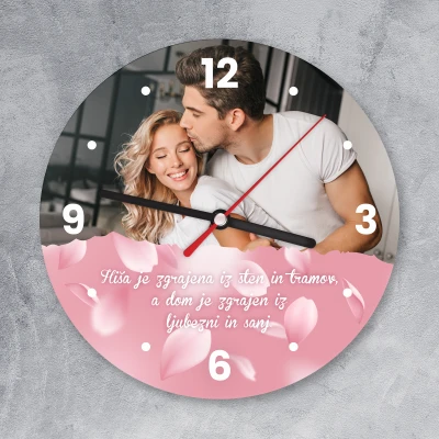 Stenska ura - Dom, poln ljubezni
