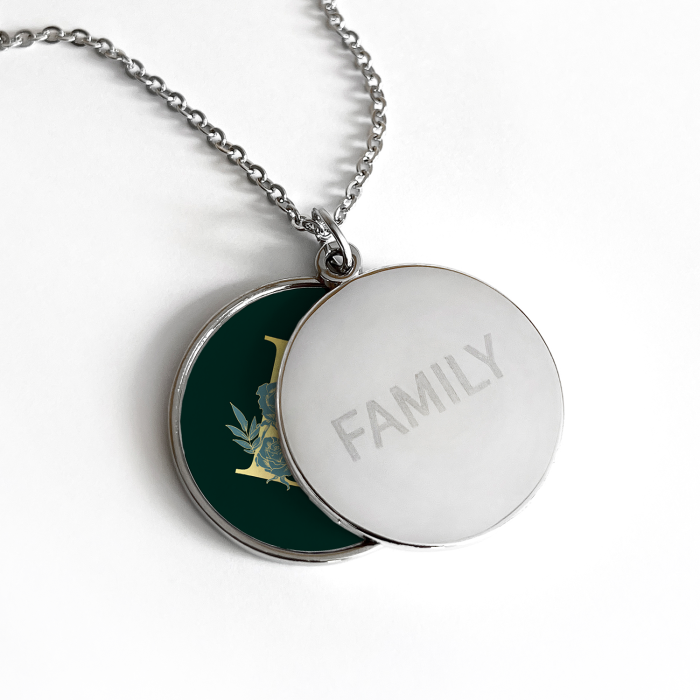 Personaliziran Medaljon - Začetnica na Črni Podlagi