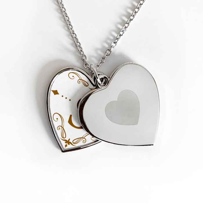 Personaliziran Medaljon v Obliki Srca - Elegantna Monograma