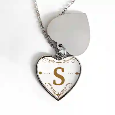 Personaliziran Medaljon v Obliki Srca - Elegantna Monograma