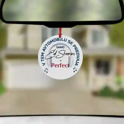 Personaliziran avto osvežilec - Tukaj se posluša samo...